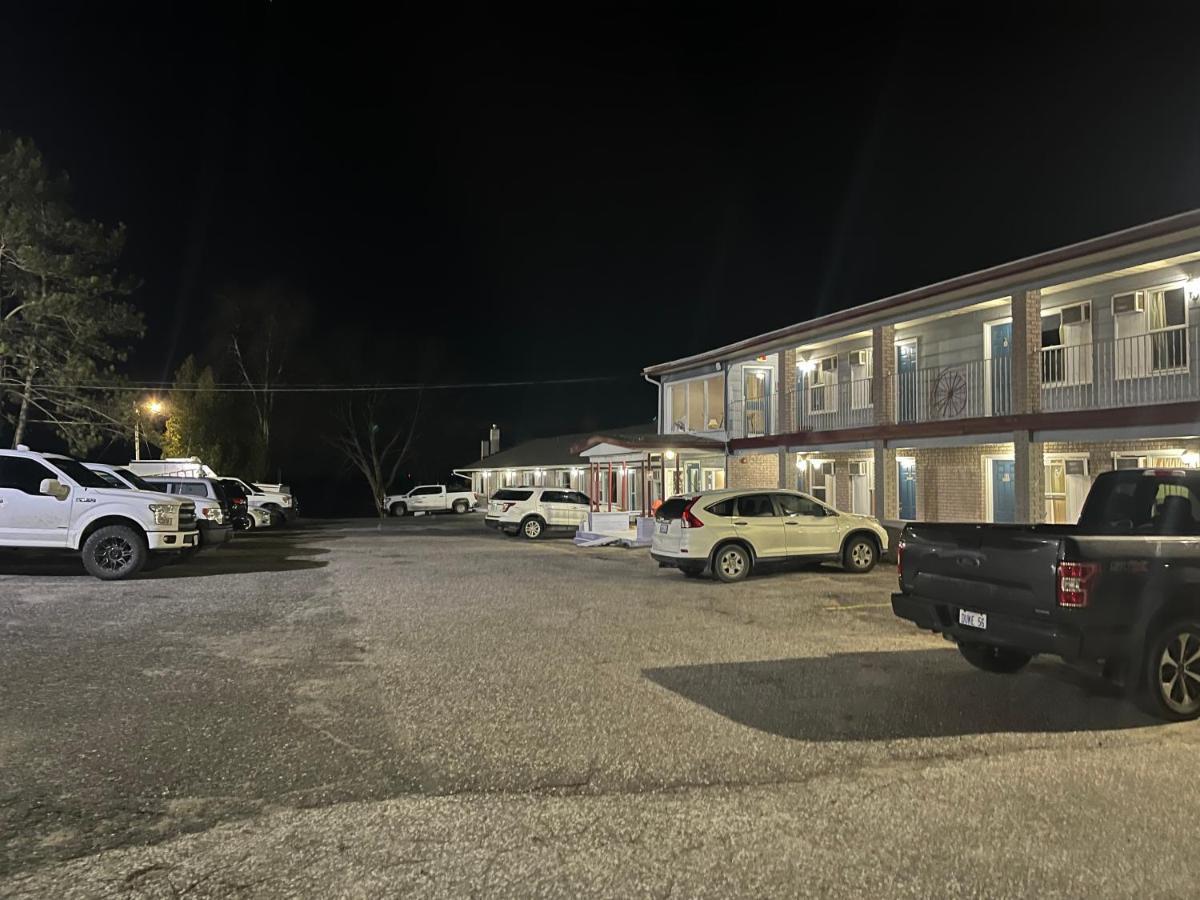 Old Mill Motel Blind River ภายนอก รูปภาพ