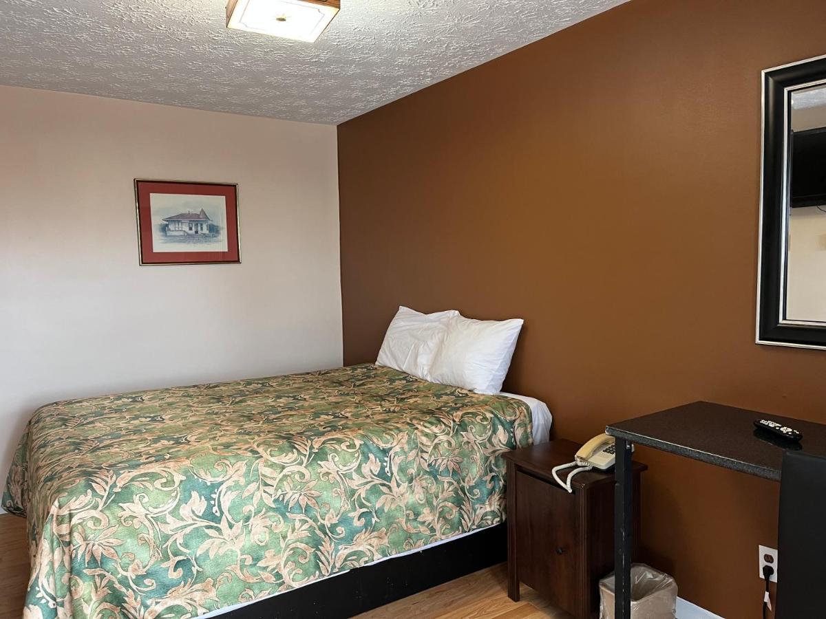 Old Mill Motel Blind River ภายนอก รูปภาพ