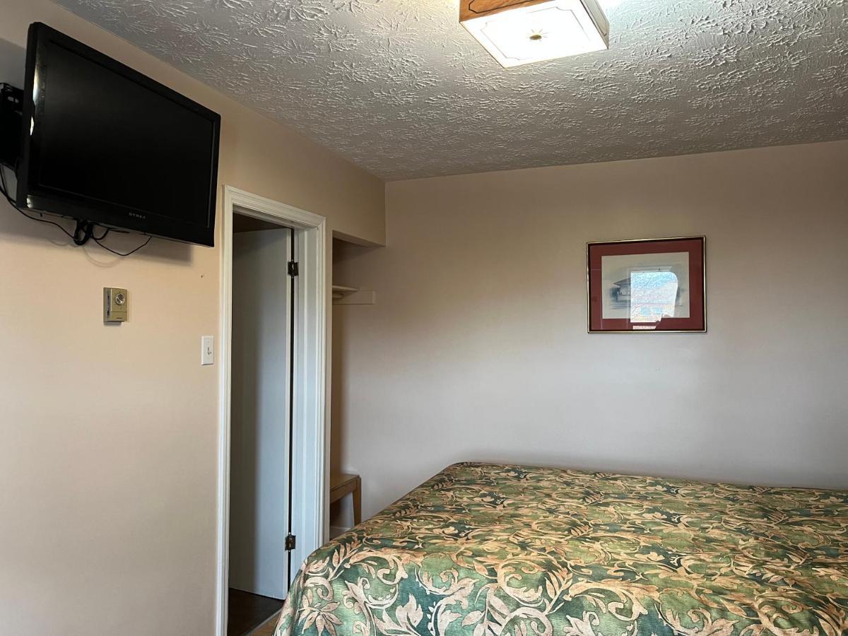Old Mill Motel Blind River ภายนอก รูปภาพ