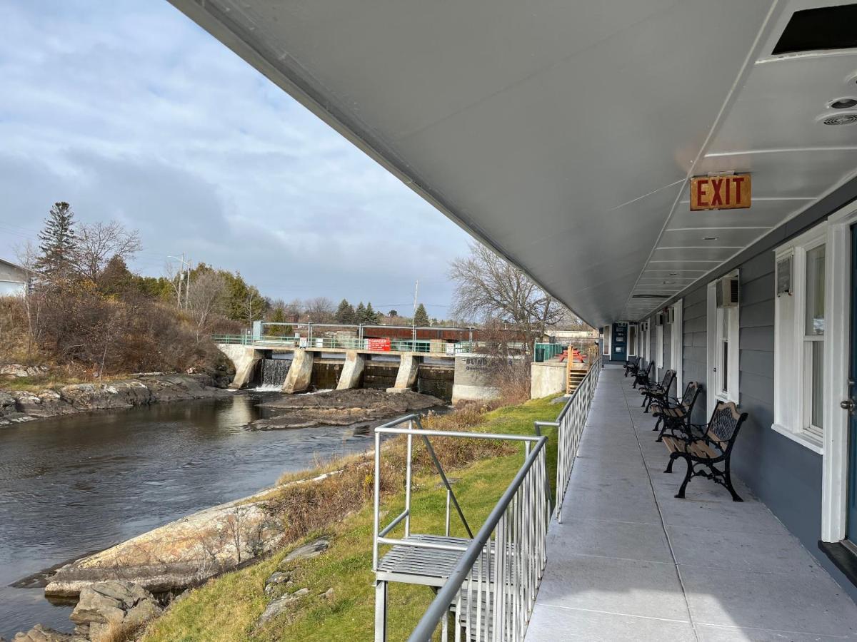 Old Mill Motel Blind River ภายนอก รูปภาพ