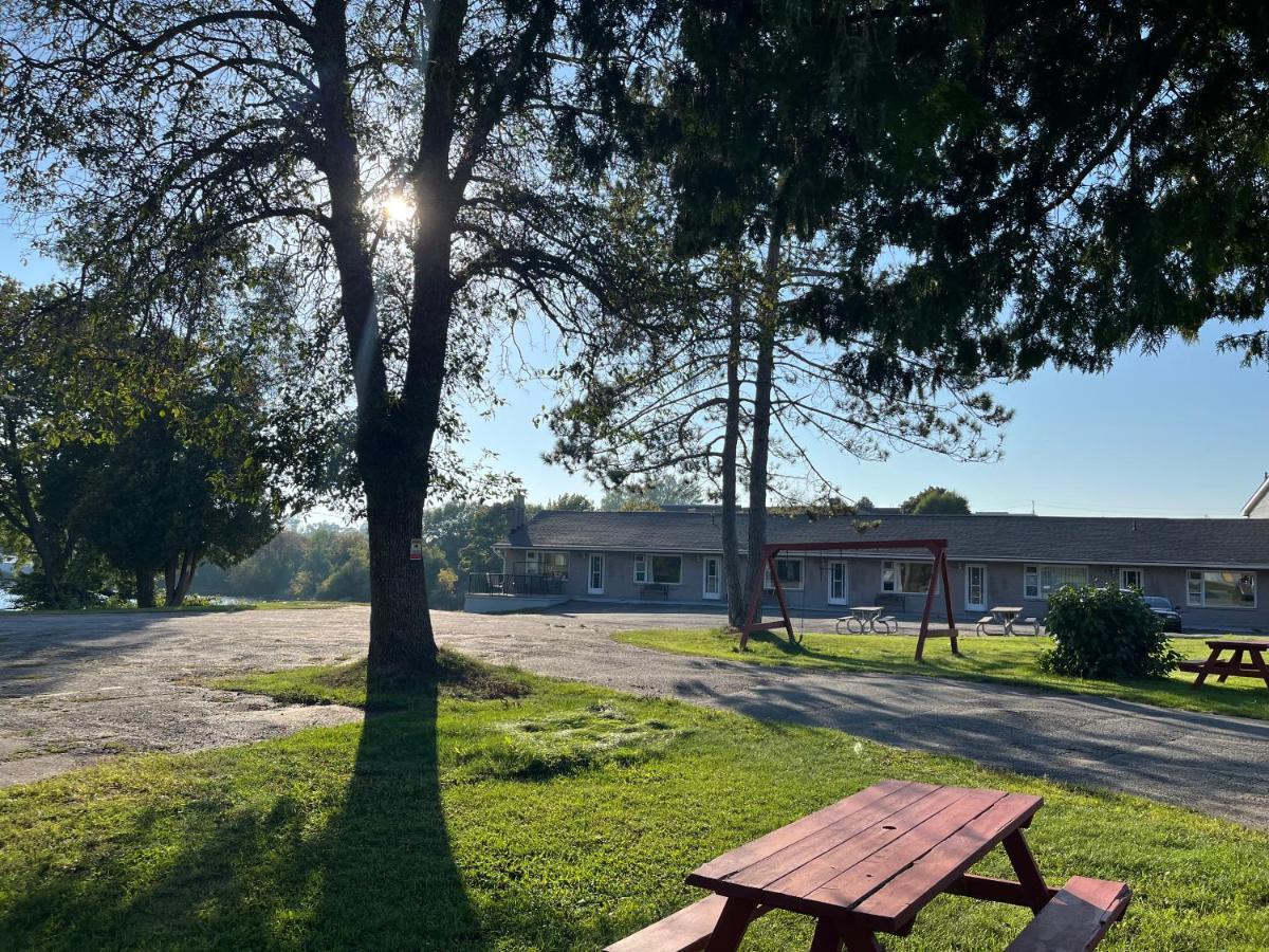 Old Mill Motel Blind River ภายนอก รูปภาพ